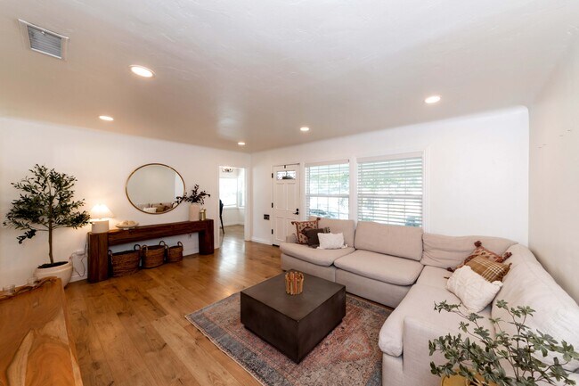 Building Photo - 7940 Rhea Vista Dr