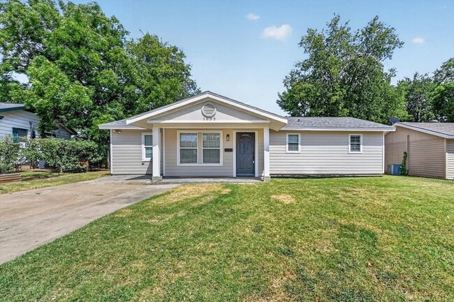 Building Photo - 1022 Denton Dr