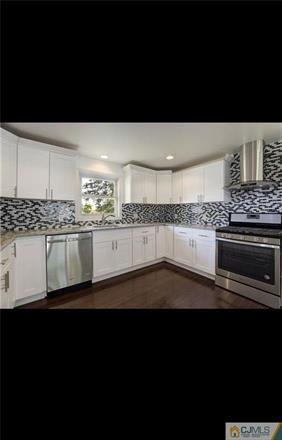 Building Photo - 76 Tappen St