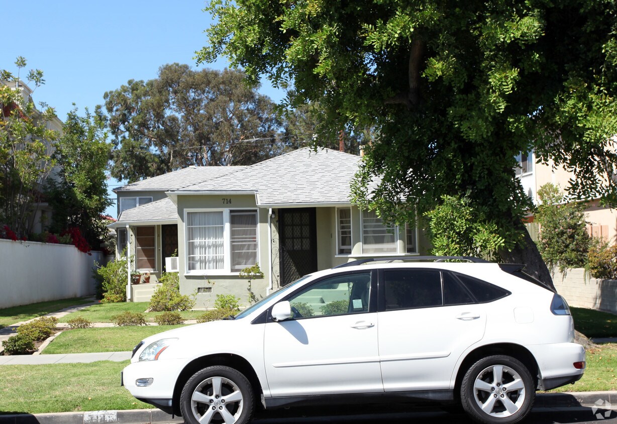 Foto principal - 714 Lincoln Blvd