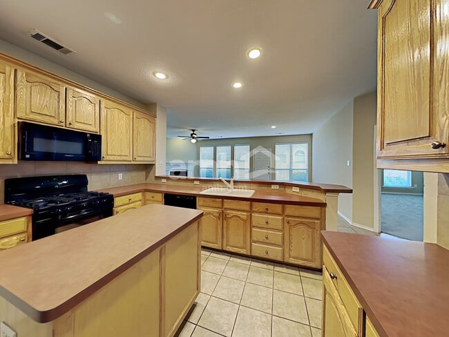 Building Photo - 3605 Varden St