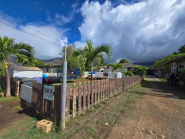 Building Photo - 84-956 Hanalei St - Unit B