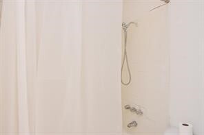 Building Photo - 8405 Wilcrest Dr