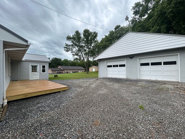 Building Photo - Newly Renovated Three Bedroom Home with Th...