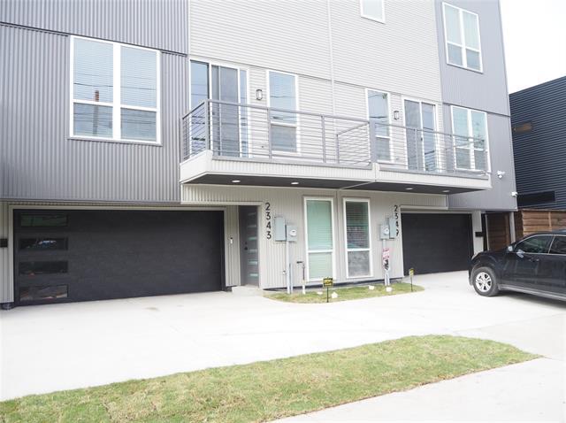 Foto del edificio - 2349 N Carroll Ave