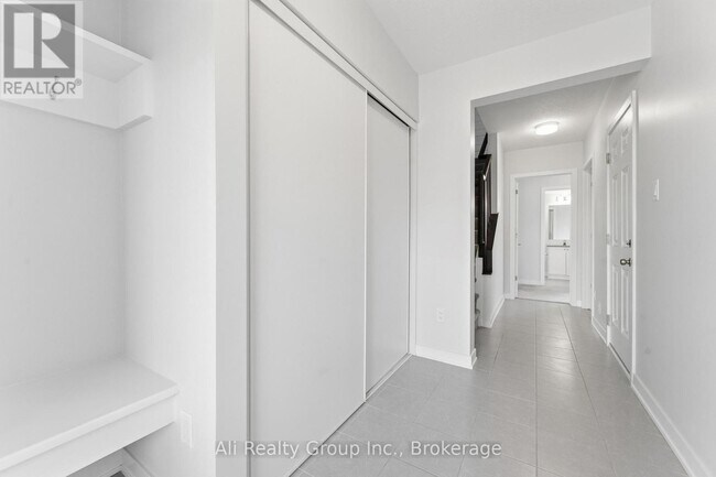 Building Photo - 750 Kinstead Pvt