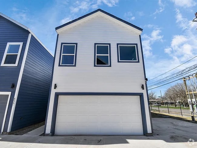 Building Photo - 855 S Victory Dr