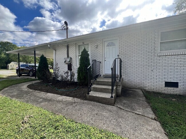 Building Photo - 123 Daniels Dr