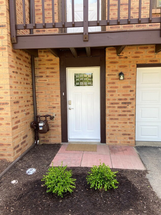 Entrance on First Level - 103 Yellowstone Dr