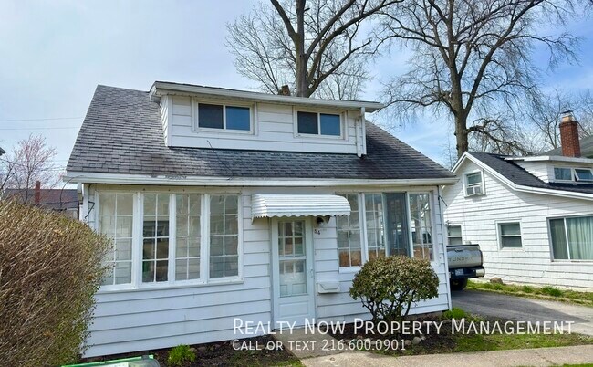 Building Photo - 54 E 220th St