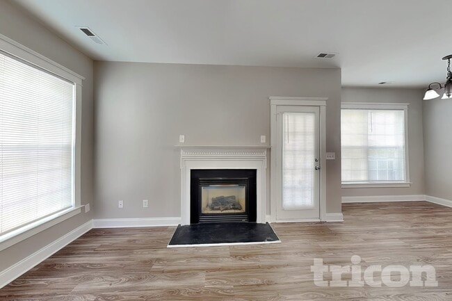 Building Photo - 6723 Dunton St