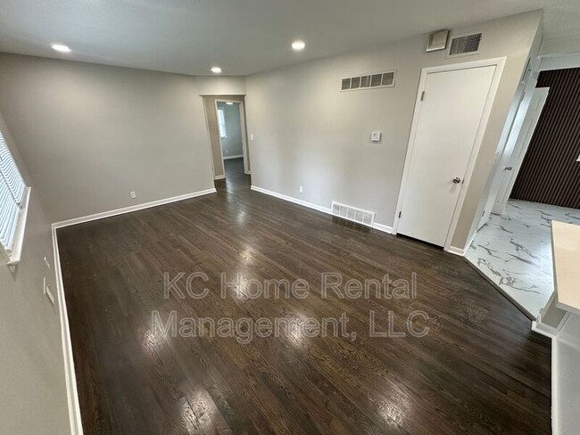 Foto del edificio - 10221 E 68th St