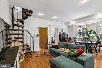 Building Photo - 303 S 11th St