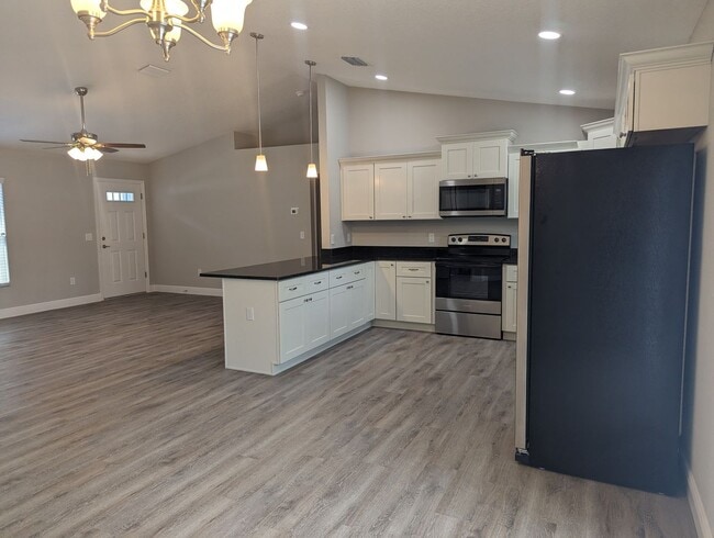 Building Photo - New 3/2/2 fenced home with Many Upgrades i...