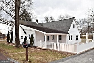 Building Photo - 2749 Woodland Ave