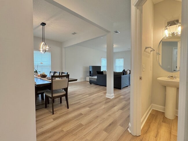 Foto del edificio - AVAILABLE SEPTEMBER 2025 [PET FRIENDLY]