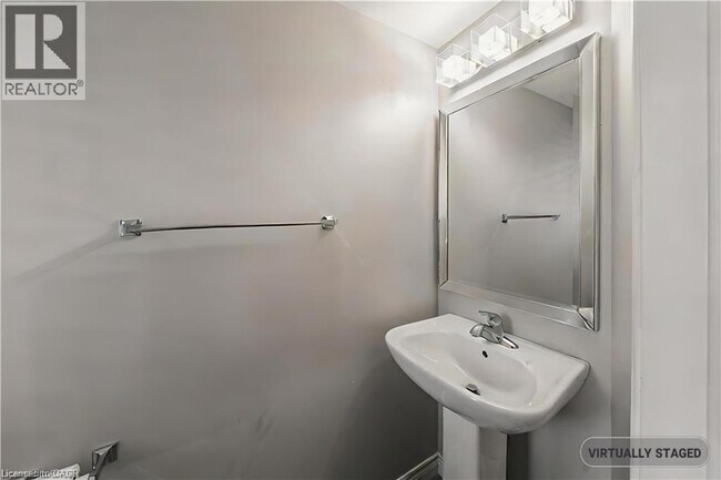 Building Photo - 35 Charleswood Cres