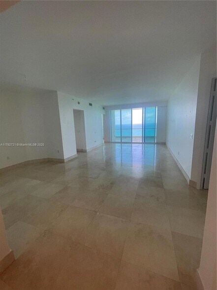 Building Photo - 16047 Collins Ave