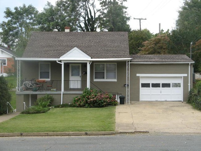 Building Photo - 1200 Poplar St
