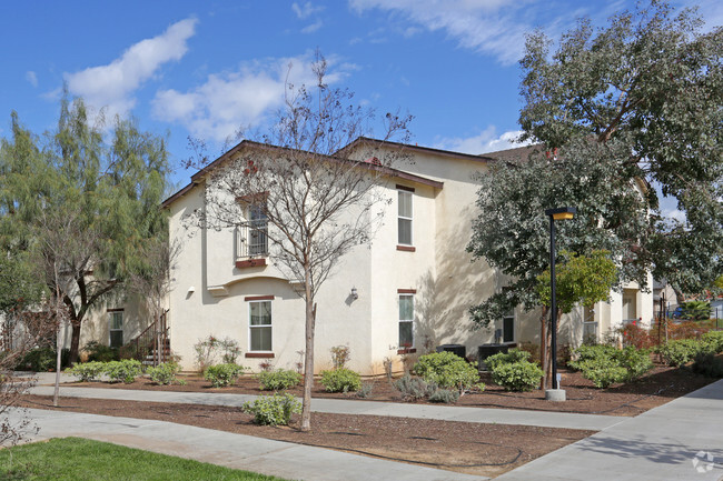 Building Photo - Crossings at Madera