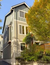 Building Photo - 1006 N 39th St