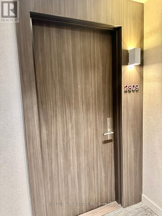 Photo du bâtiment - 185 Roehampton Ave