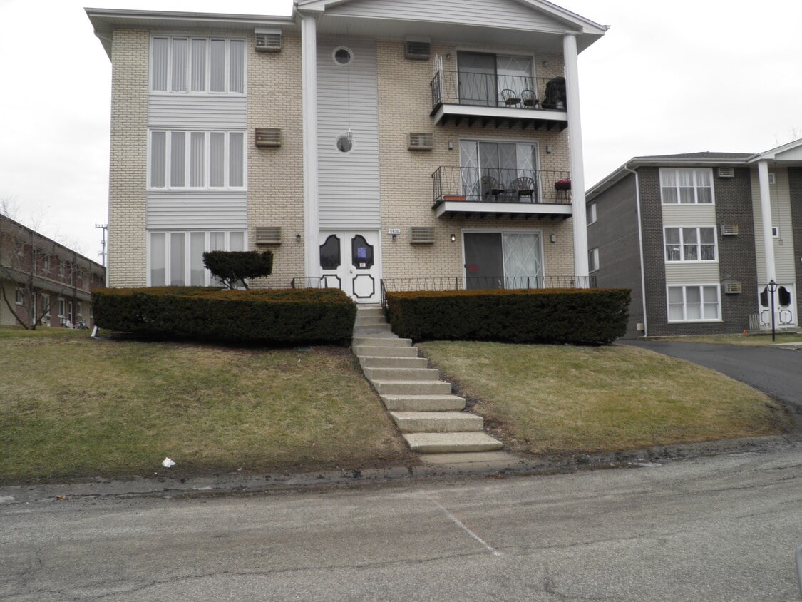 Primary Photo - 9430 S 85th Ct