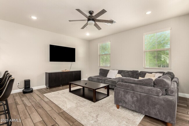 Foto del edificio - 2470 N Heritage St
