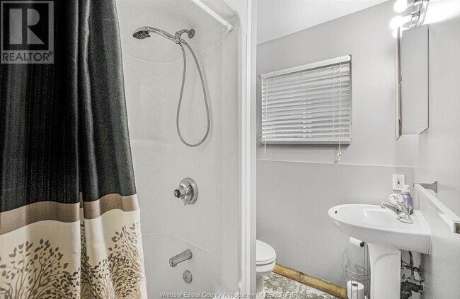 Photo du bâtiment - 1597 Whitewood Dr