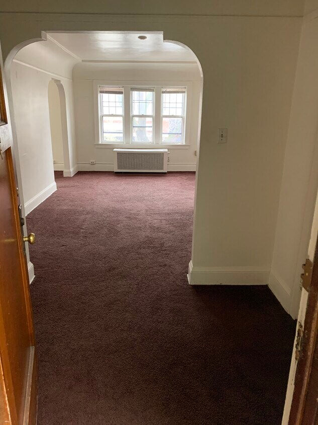 Foto principal - 4010 N Oakland Ave