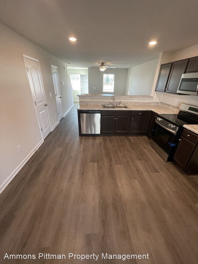Building Photo - 2 br, 2.5 bath House - 1024 Peony Lane