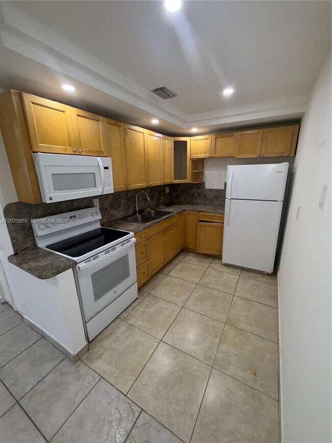Foto del edificio - 750 NW 43rd Ave