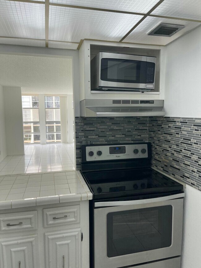 Foto del edificio - 801 Three Islands Boulevard