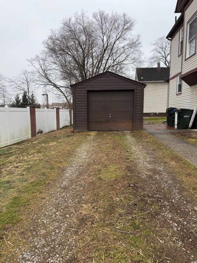 Building Photo - One Bedroom Duplex ( first floor)  $1160