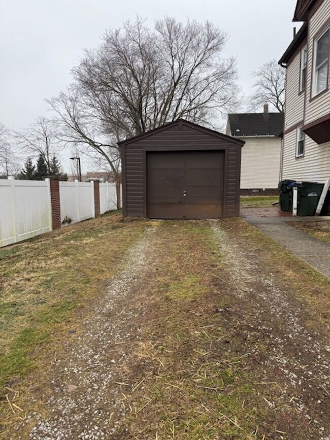 Foto del edificio - One Bedroom Duplex ( first floor)  $1160