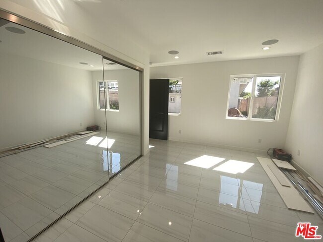 Foto del edificio - 11162 Tamarack Ave