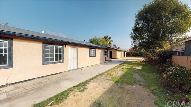 Building Photo - 320 N Soldano Ave
