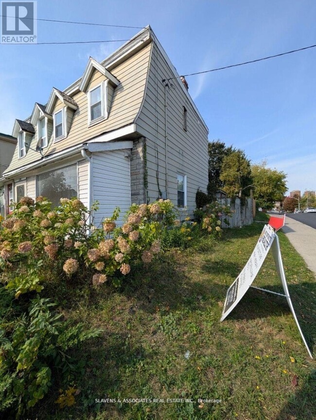 Building Photo - 2398 Gerrard St E