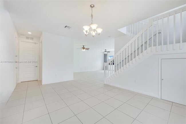 Foto del edificio - 704 NE 193rd St