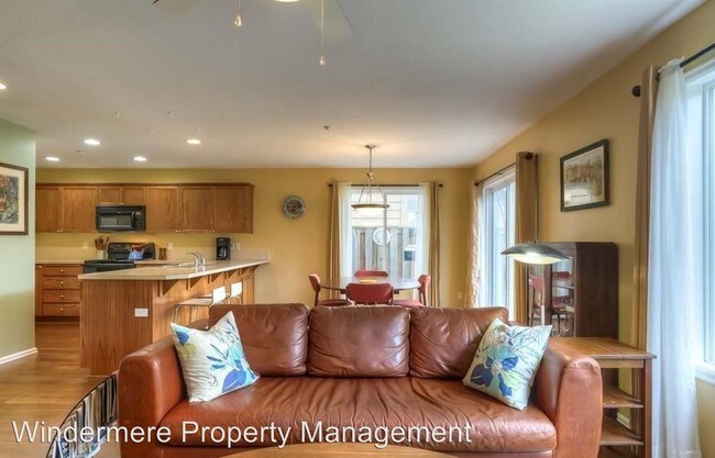 Building Photo - 3608 SE Coral Reef Pl
