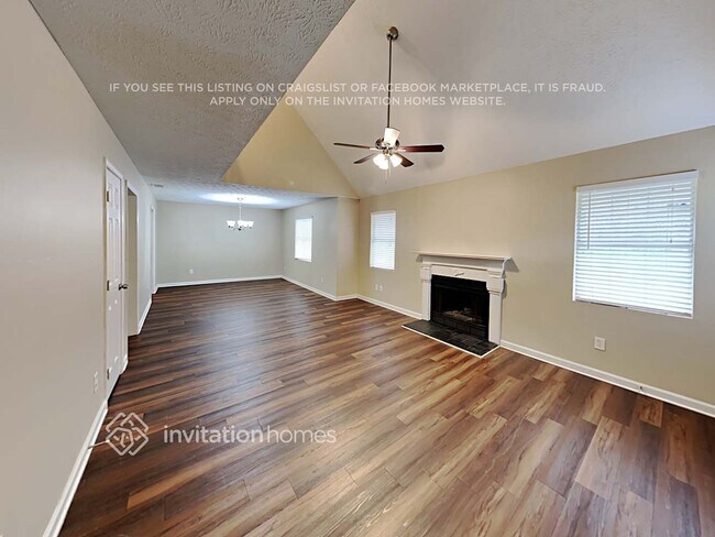 Foto del edificio - 6611 Crossing Creek Point