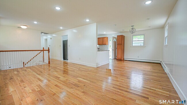 Foto del edificio - 870 Woodtick Rd