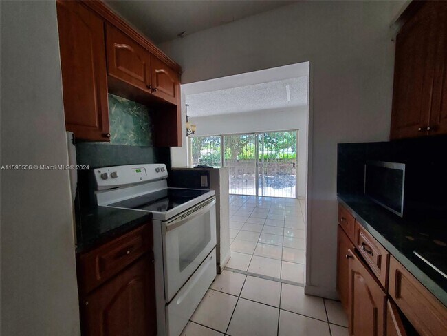 Foto del edificio - 1565 NE 141st St