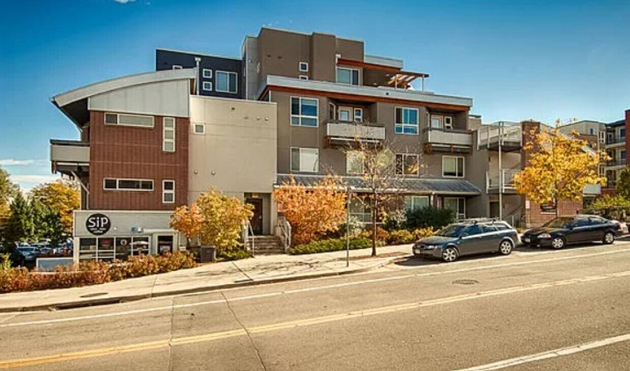 Primary Photo - Beautiful and Bright 2B/2.5B off 28th and ...