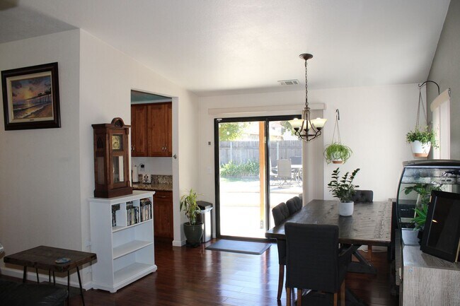 Foto del edificio - 1417 Hickory St