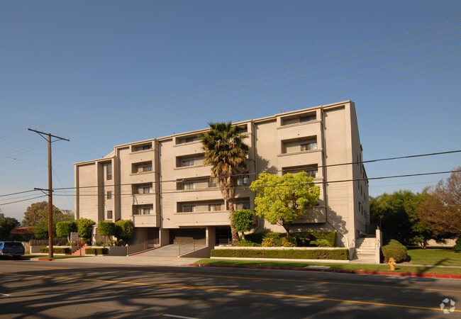 Building Photo - 4651 Cahuenga Blvd