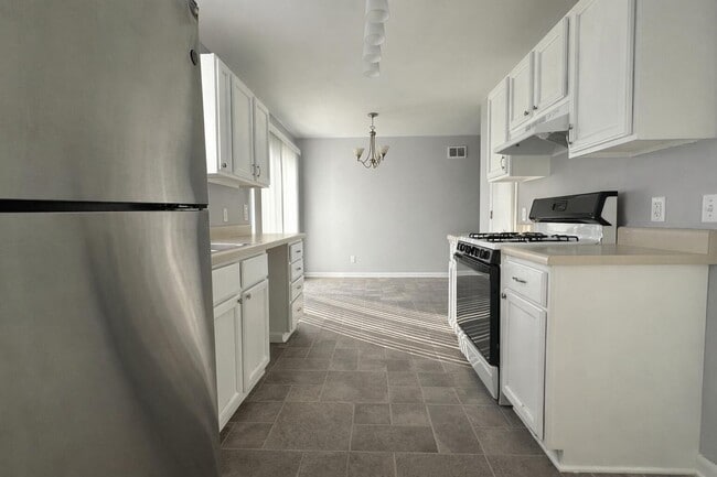 Building Photo - 939 Legion Dr