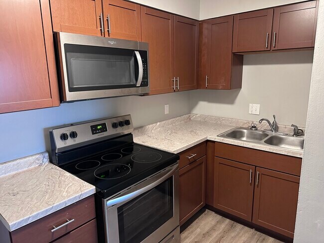 Building Photo - 1014-1028 Shagbark Dr