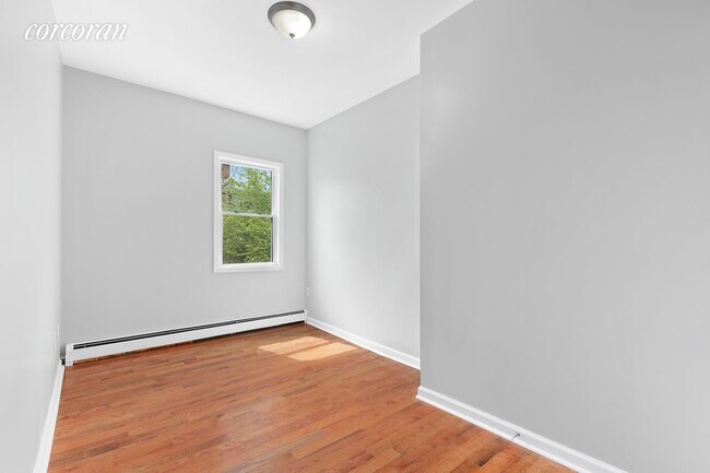 Building Photo - 1166 Halsey St