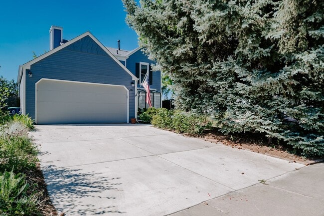 Building Photo - Cozy Louisville Home - Available 2/1/2025!